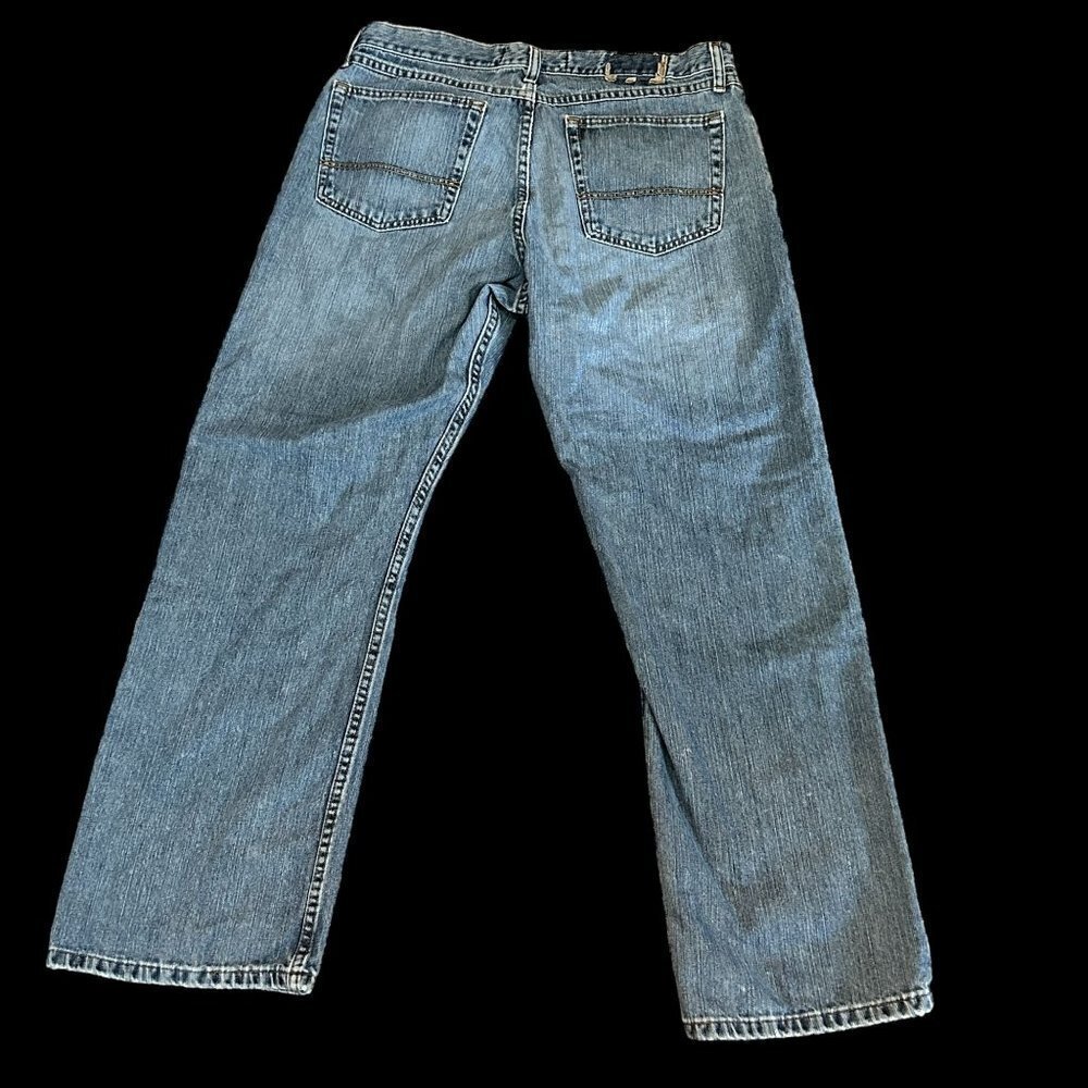 Wrangler Genuine Relaxed Boot Cut Medium Wash Blue Jeans Size 33" x 30" #J3-1524